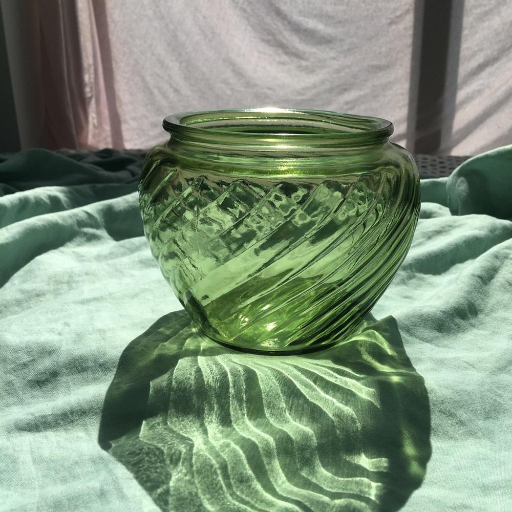 Vintage EO Brody Cleveland made in USA green vase